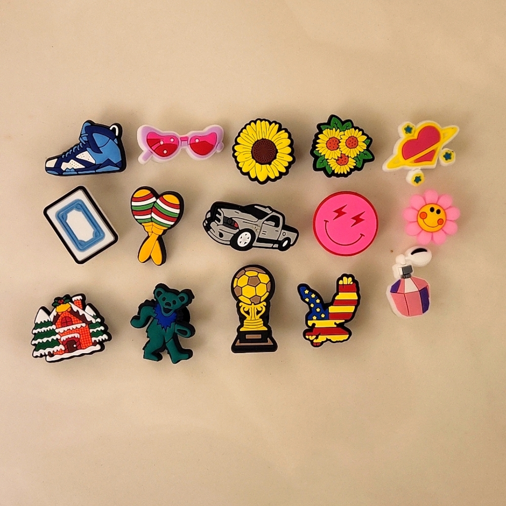 15 Croc Jibbitz pop culture, smile, flower, shoe